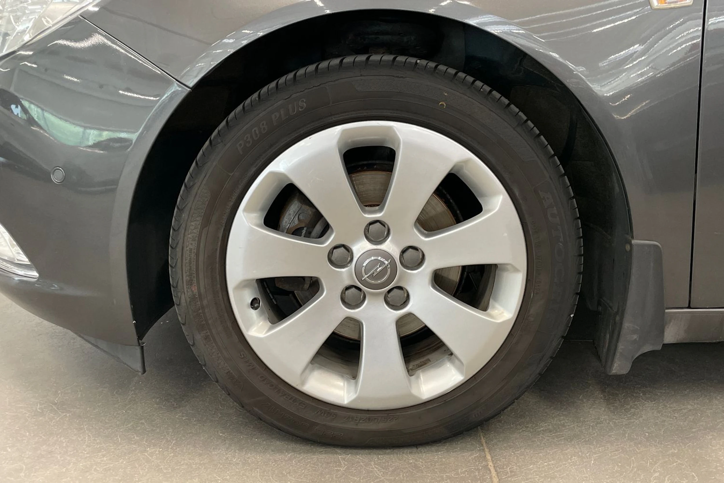 Harmaa Opel Insignia 2011 kuva 10.