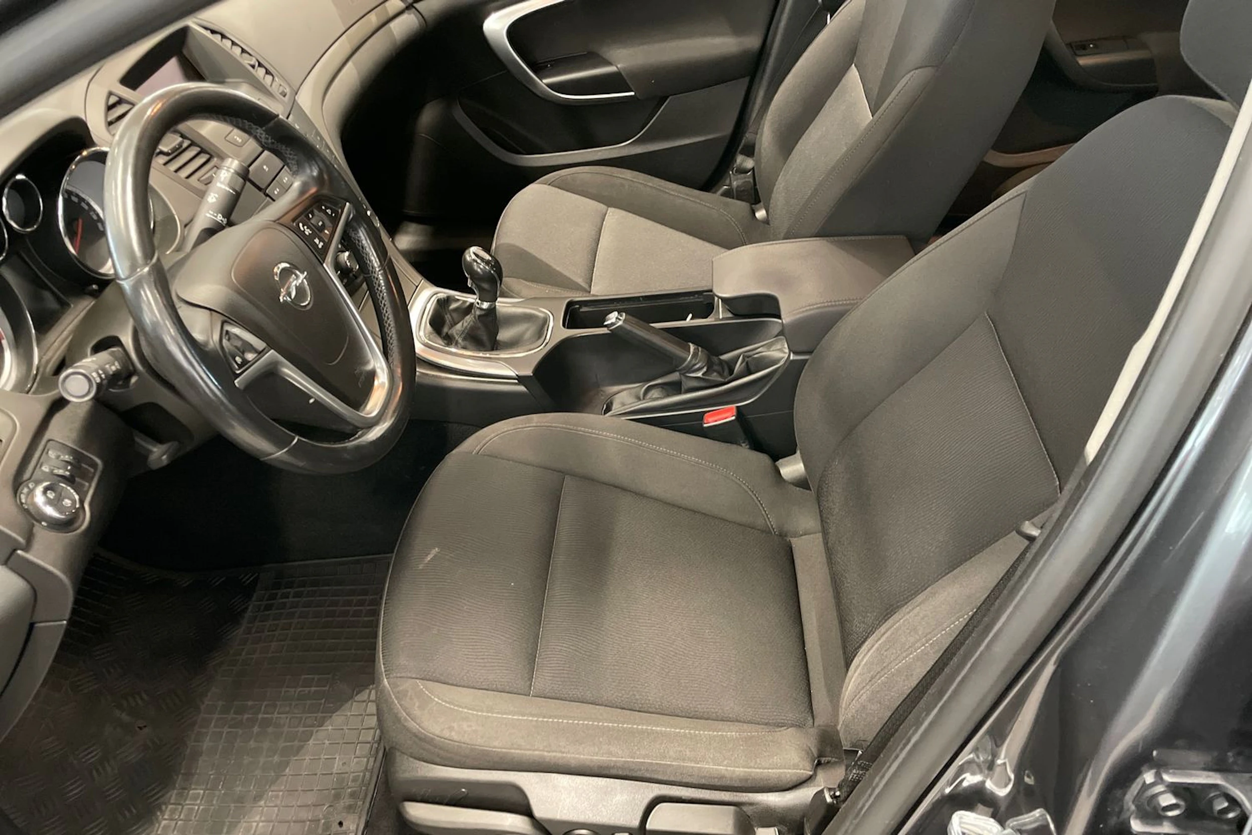Harmaa Opel Insignia 2011 kuva 14.