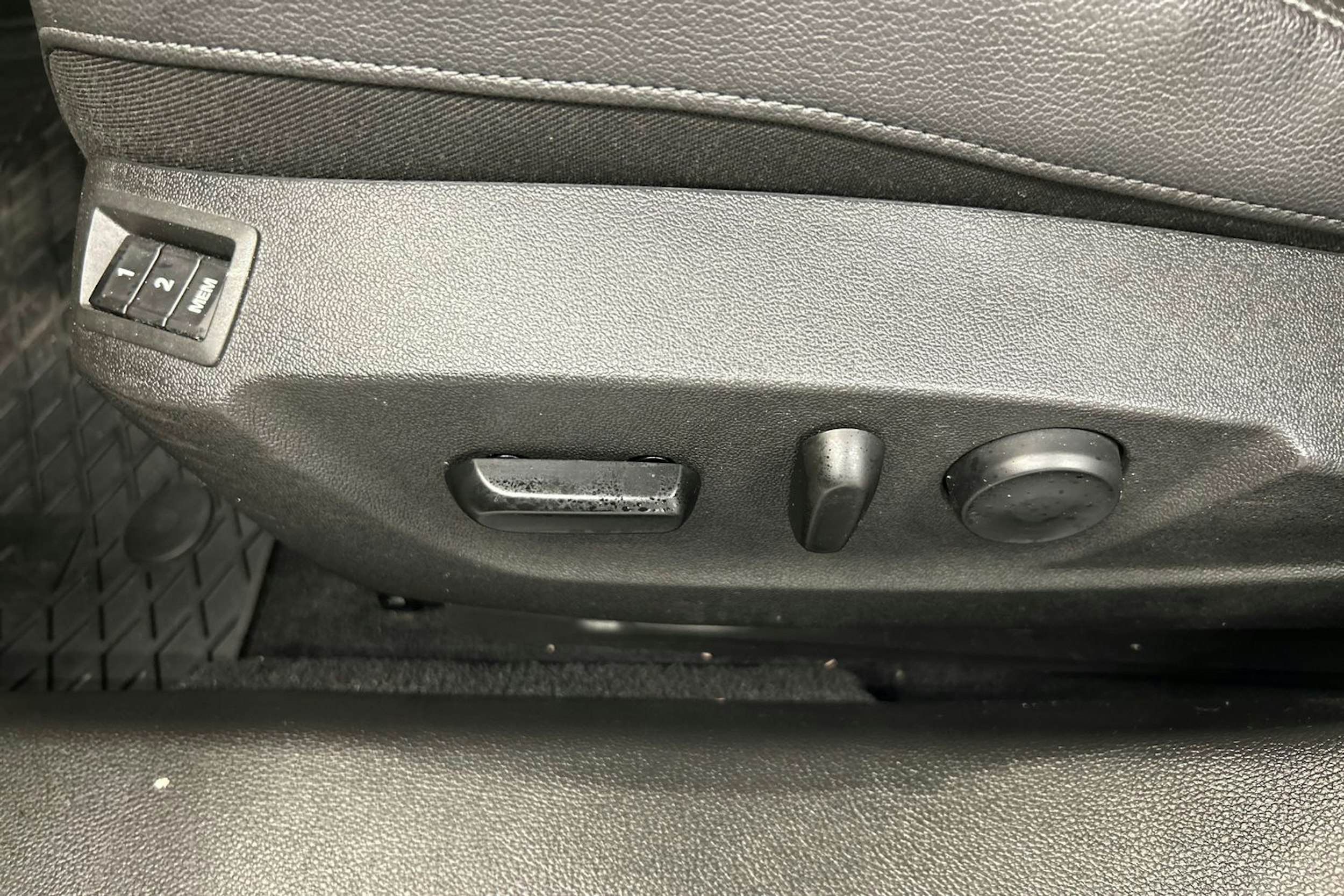 valkoinen Opel Insignia 2012 kuva 18.