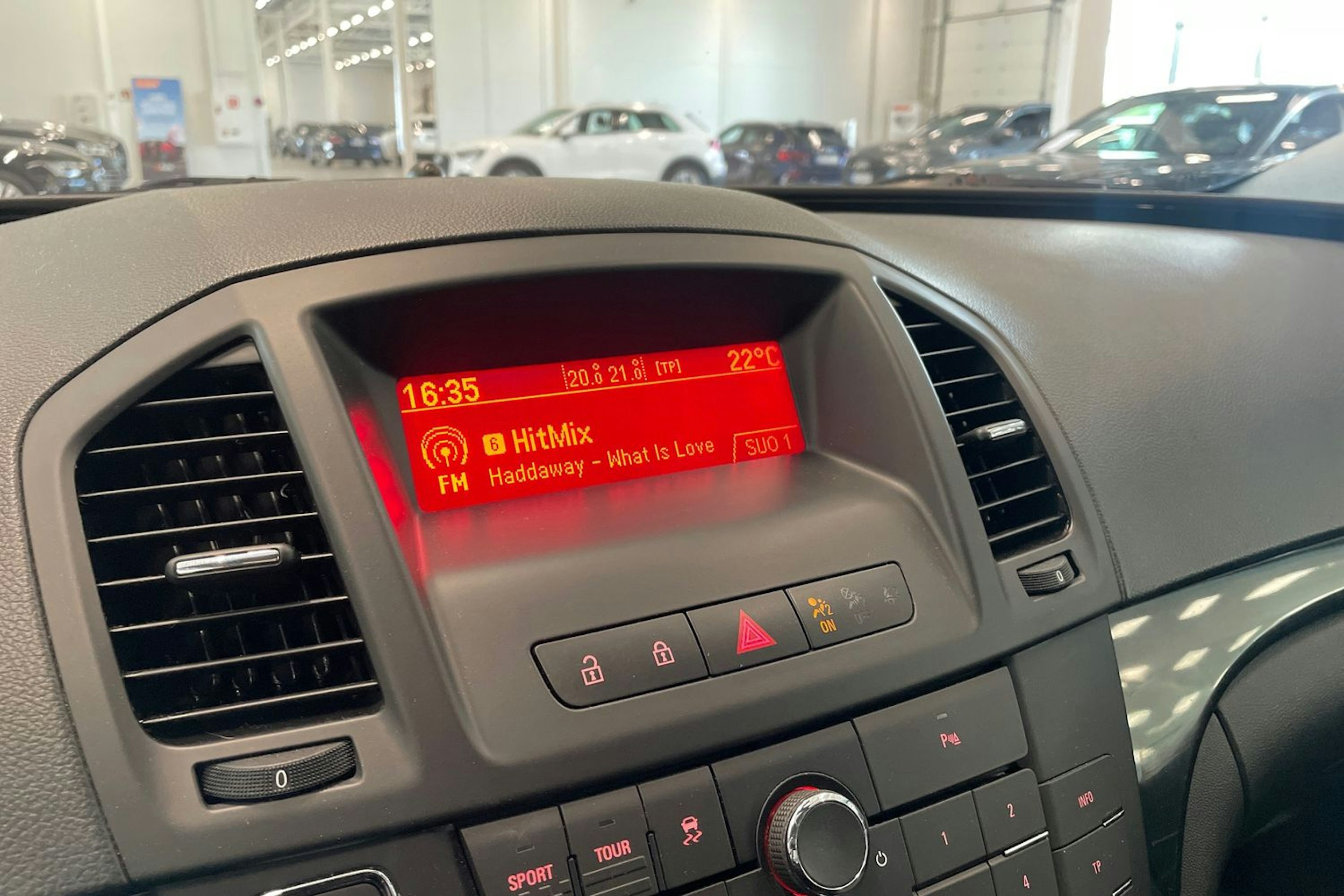 valkoinen Opel Insignia 2012 kuva 17.