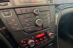 valkoinen Opel Insignia 2012 kuva 18.