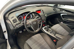 Valkoinen Opel Insignia 2012 kuva 3.