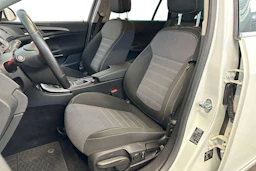 Valkoinen Opel Insignia 2012 kuva 7.