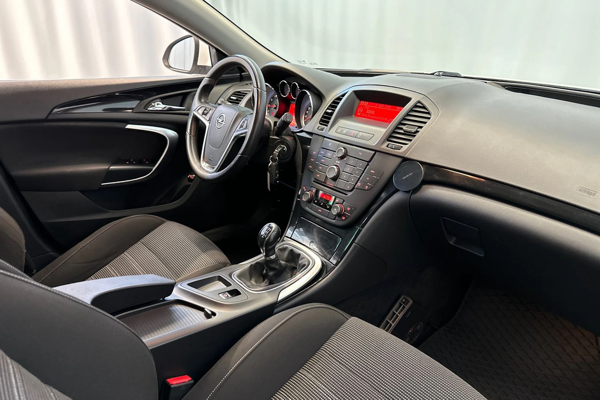 Valkoinen Opel Insignia 2012 kuva 12.