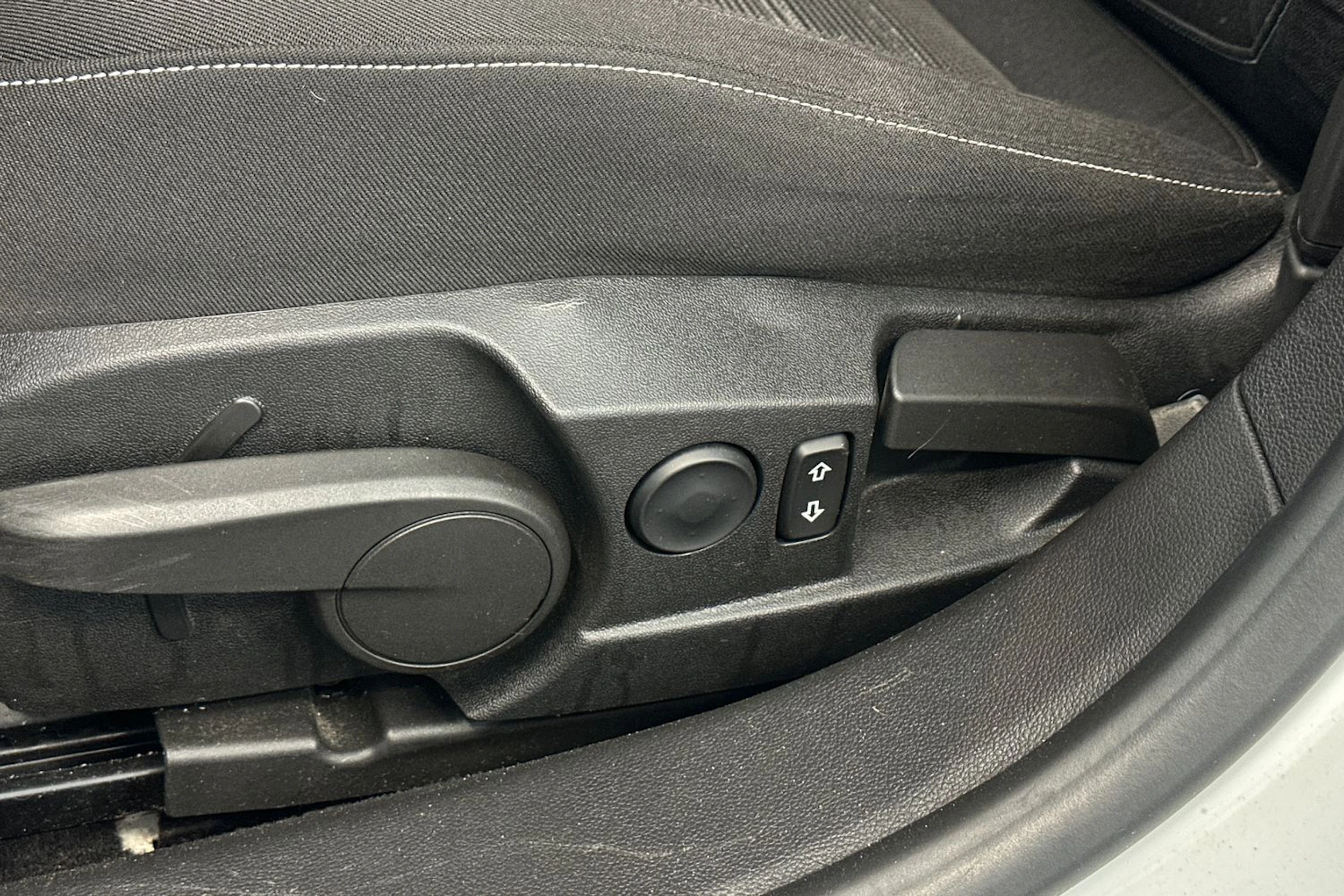 Valkoinen Opel Insignia 2012 kuva 16.