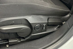 Valkoinen Opel Insignia 2012 kuva 16.