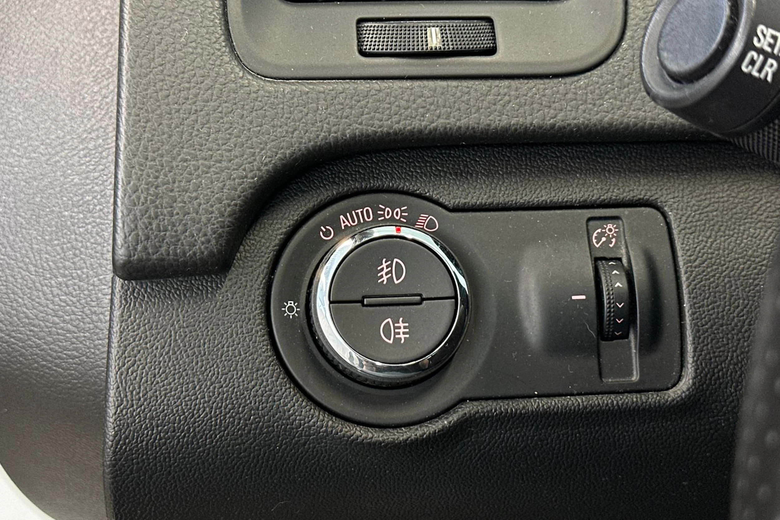 Valkoinen Opel Insignia 2012 kuva 17.