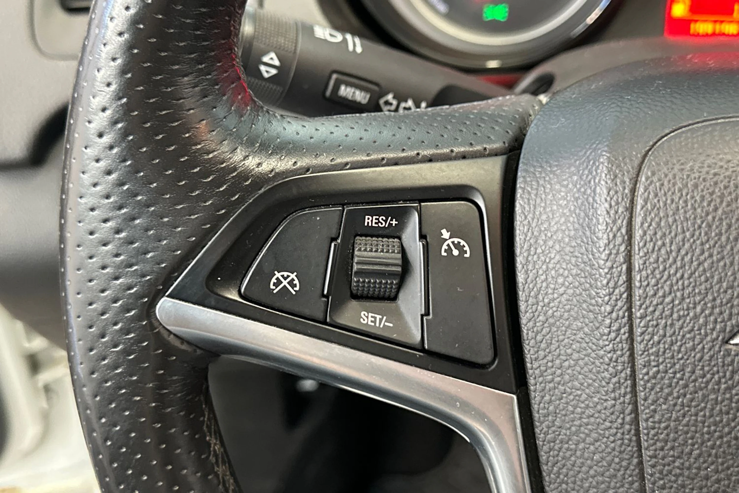 Valkoinen Opel Insignia 2012 kuva 18.
