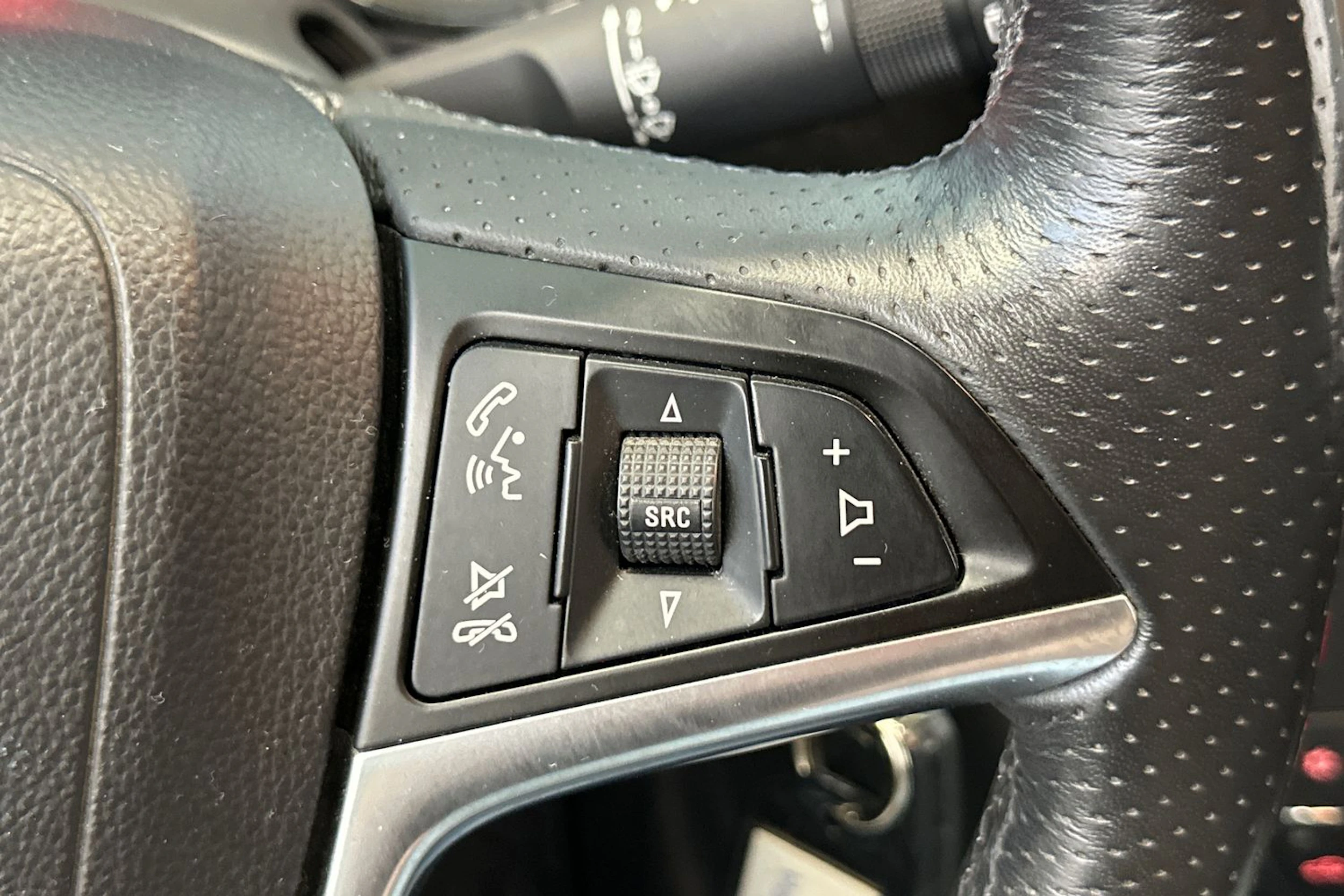 Valkoinen Opel Insignia 2012 kuva 19.