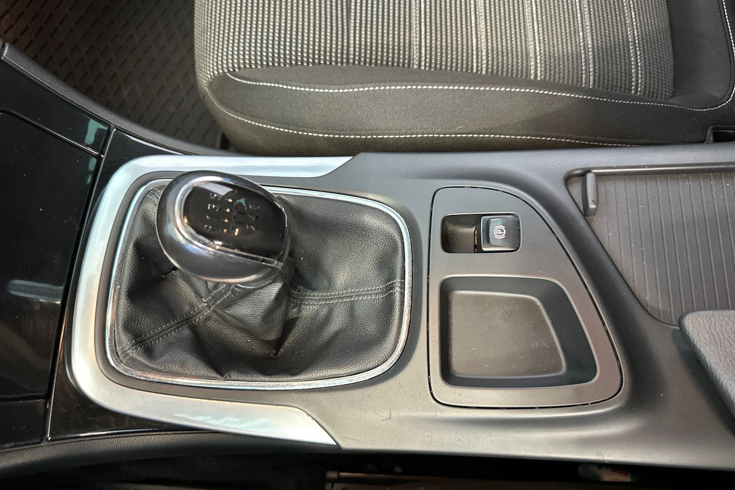 Valkoinen Opel Insignia 2012 kuva 21.