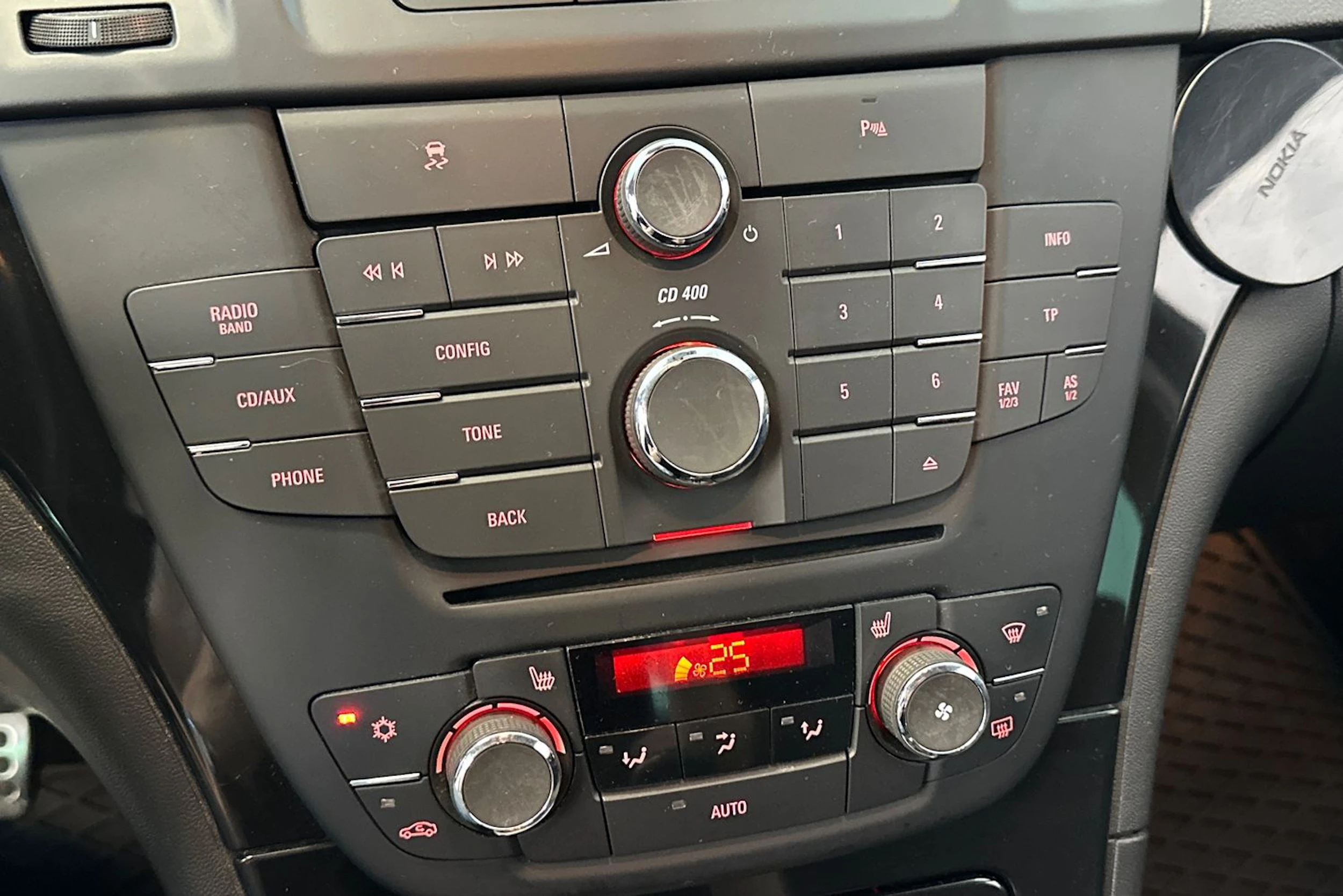 Valkoinen Opel Insignia 2012 kuva 22.
