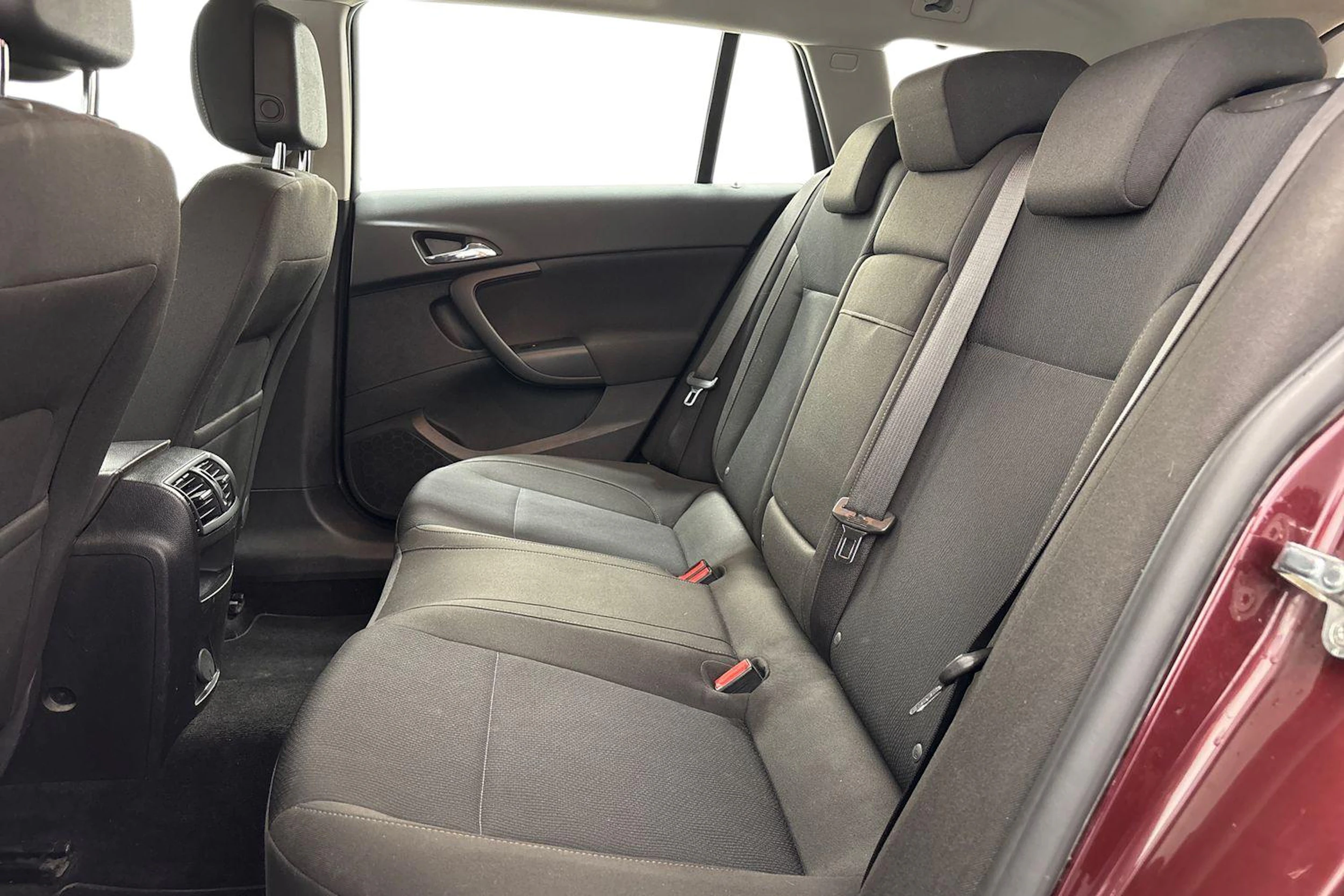 Punainen Opel Insignia 2013 kuva 8.