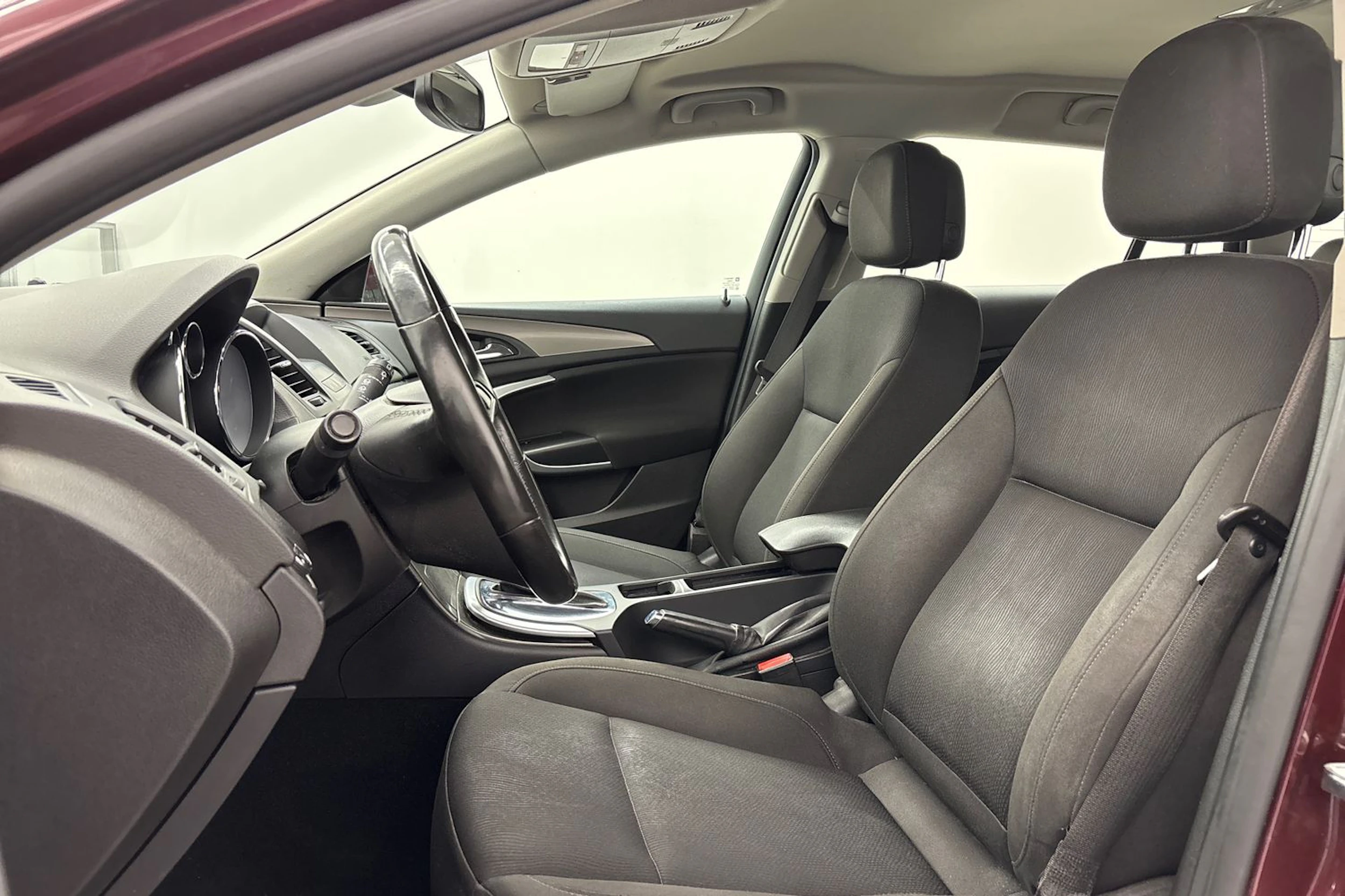 Punainen Opel Insignia 2013 kuva 11.