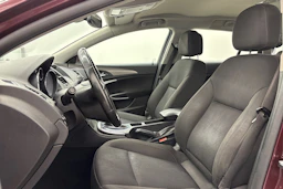 Punainen Opel Insignia 2013 kuva 11.