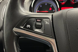 Punainen Opel Insignia 2013 kuva 13.