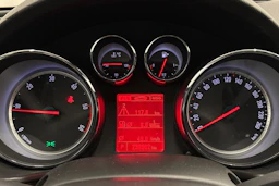 Punainen Opel Insignia 2013 kuva 15.