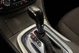 Punainen Opel Insignia 2013 kuva 18.