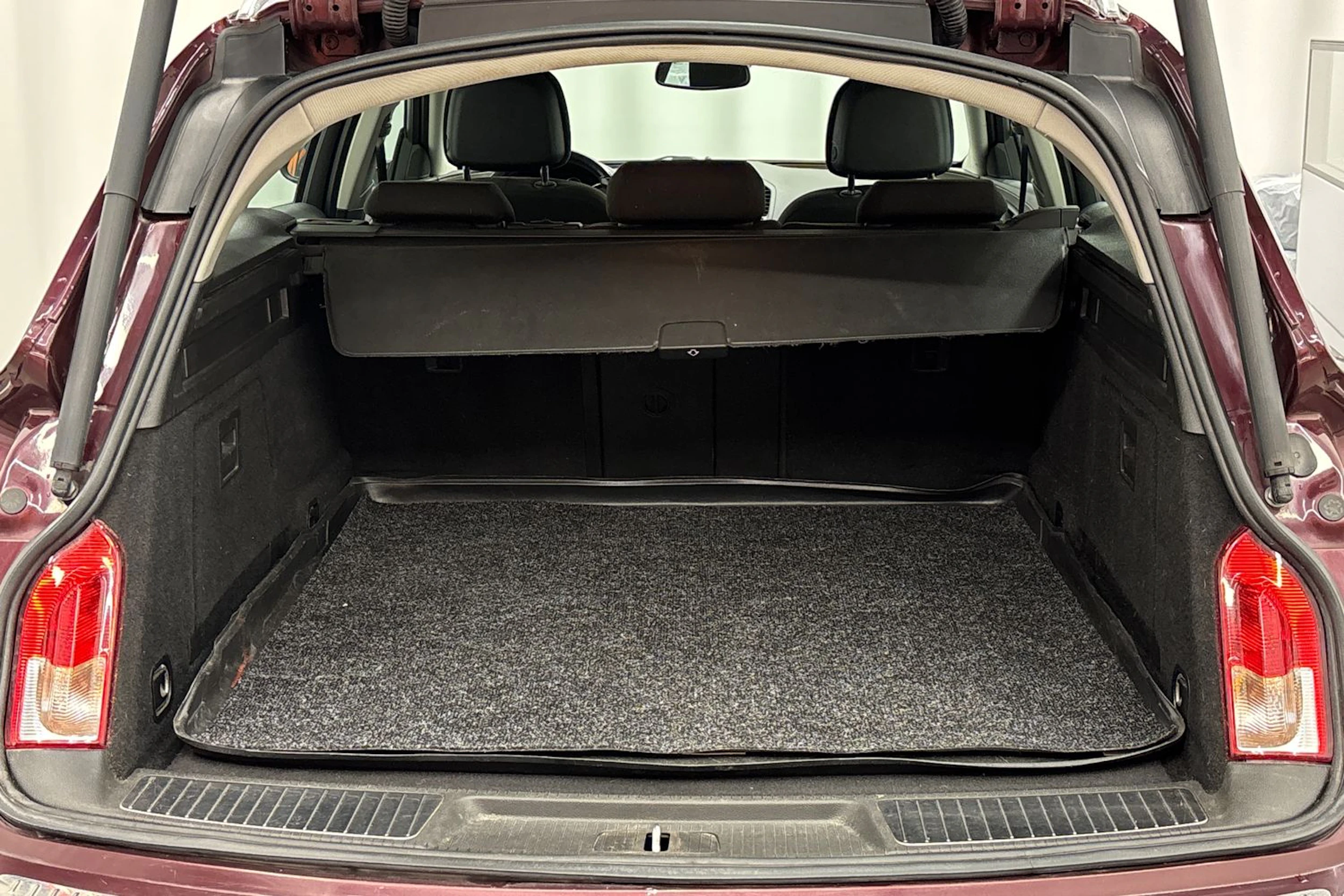 Punainen Opel Insignia 2013 kuva 21.