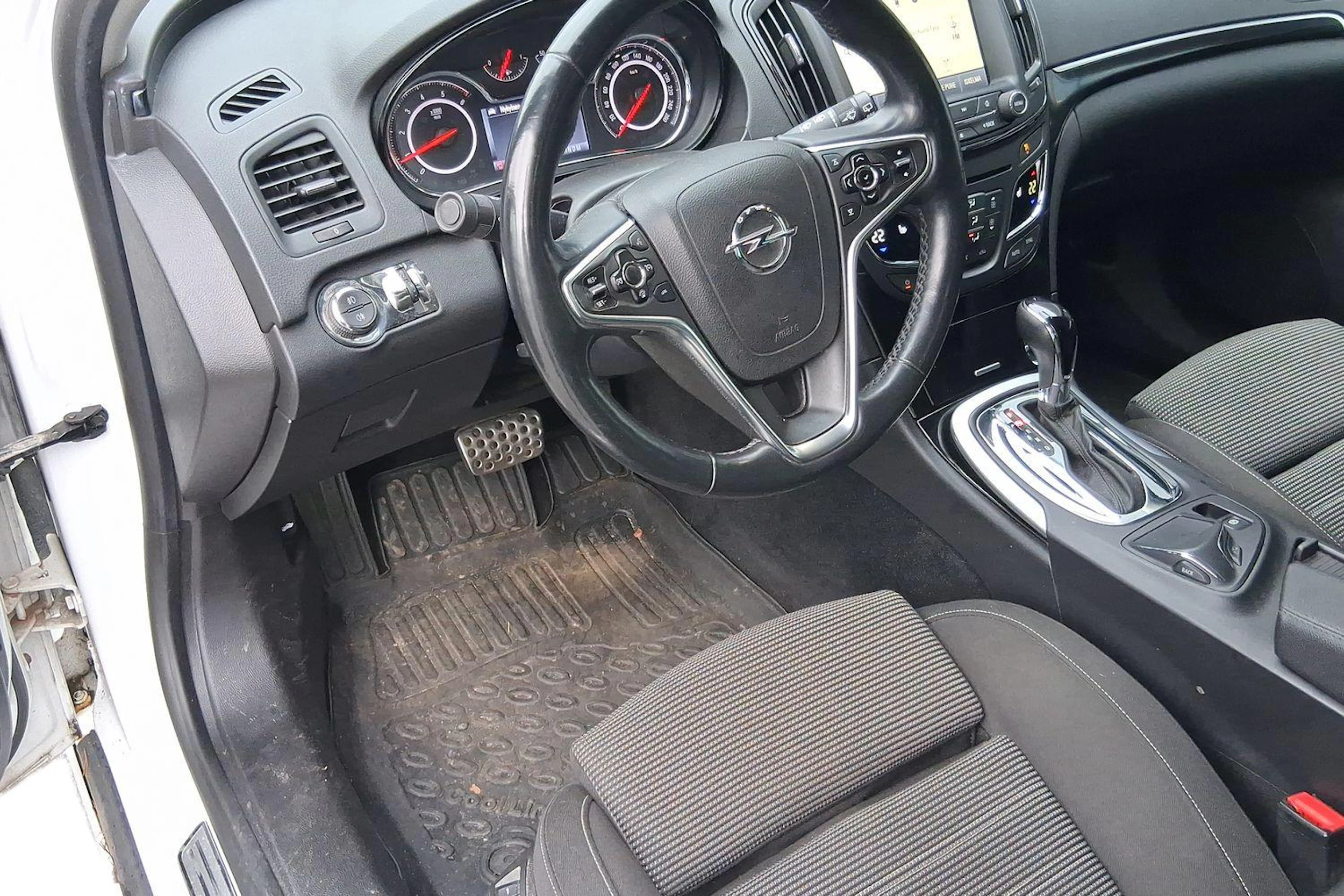 valkoinen Opel Insignia 2014 kuva 3.