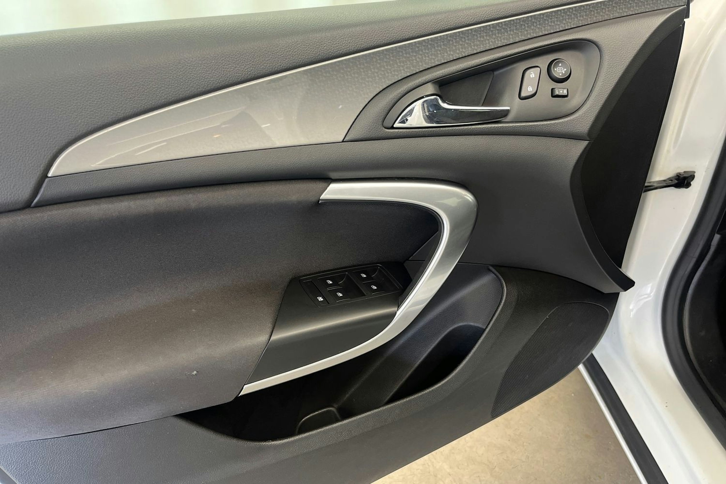valkoinen Opel Insignia 2014 kuva 13.