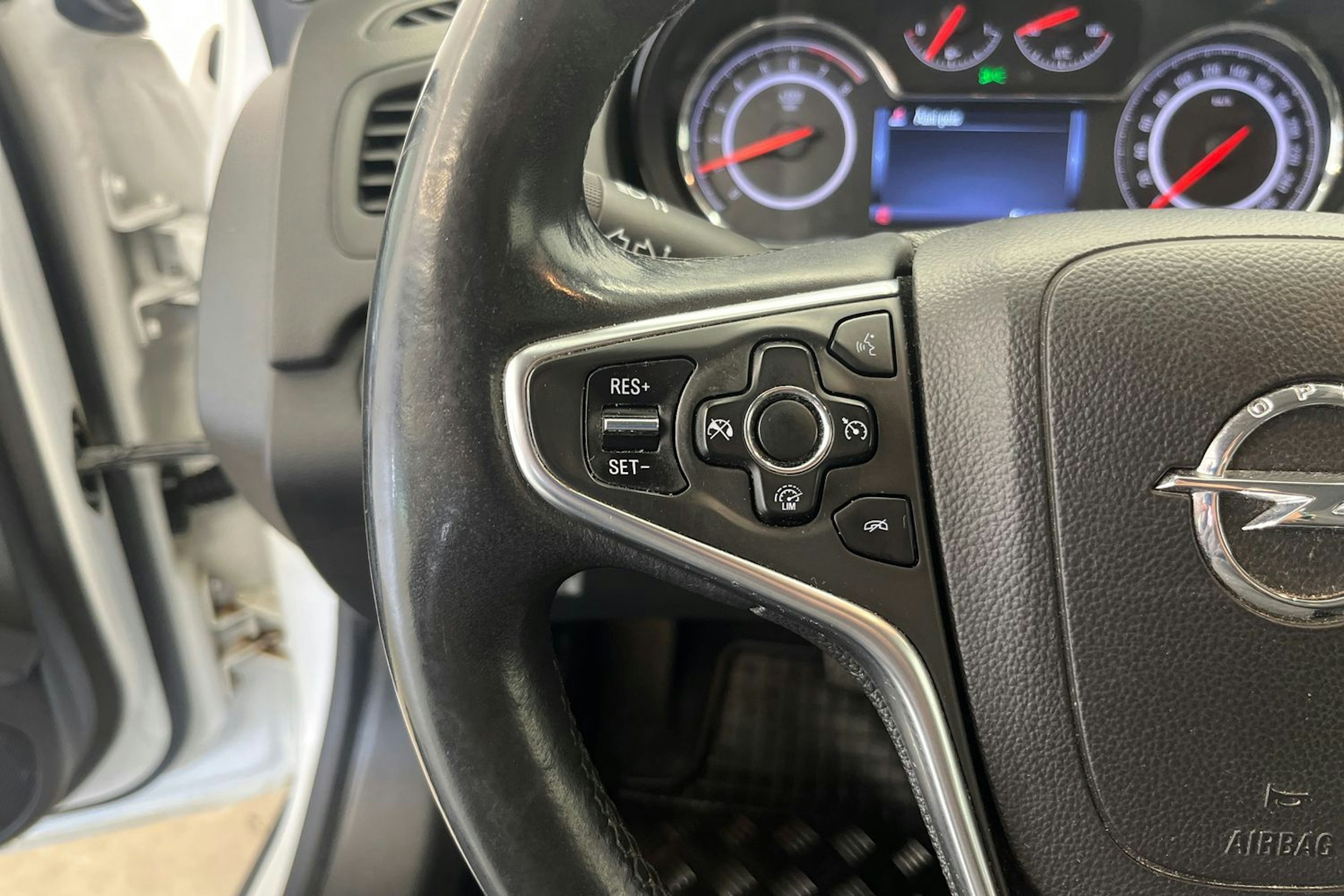 valkoinen Opel Insignia 2014 kuva 15.