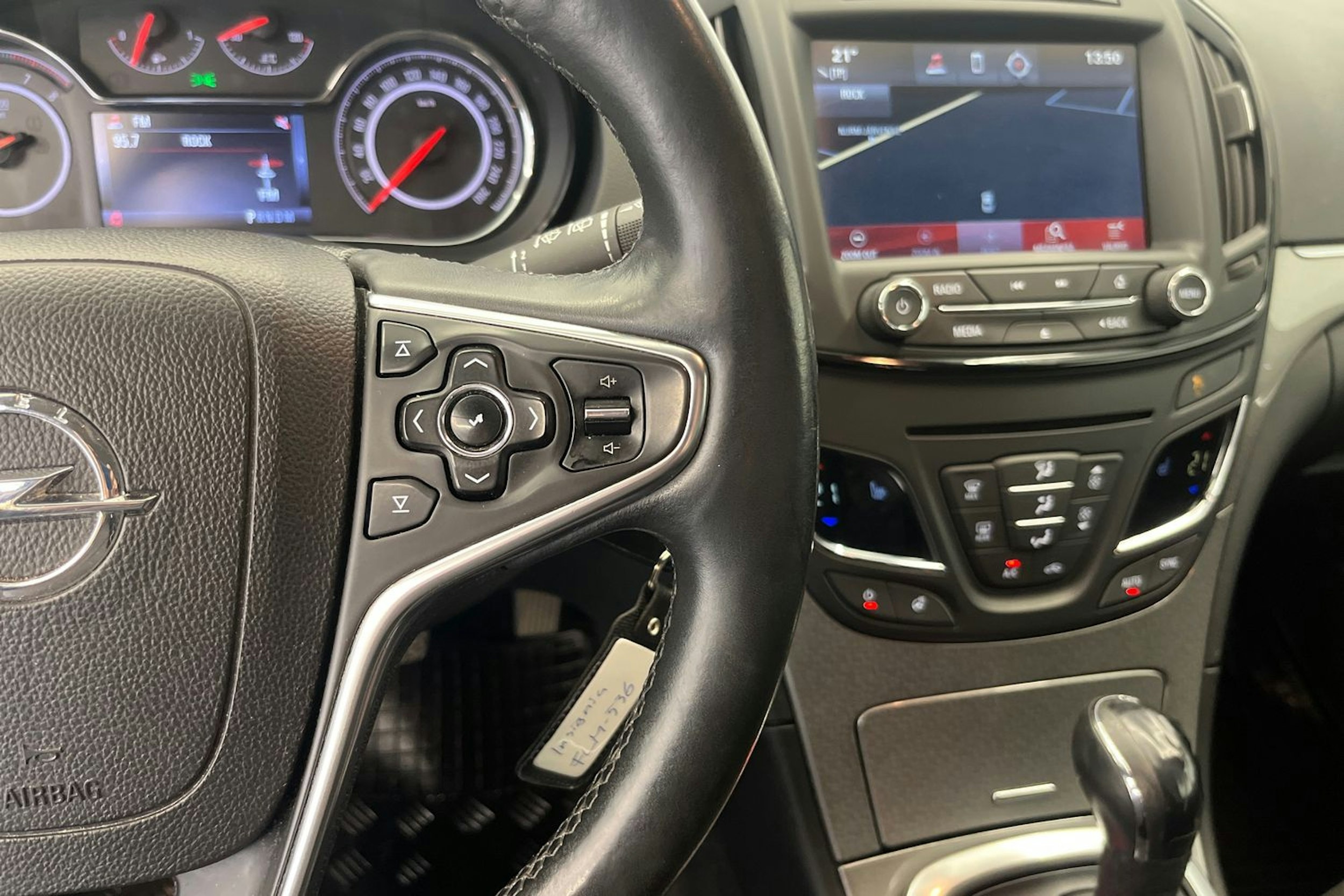 valkoinen Opel Insignia 2014 kuva 16.