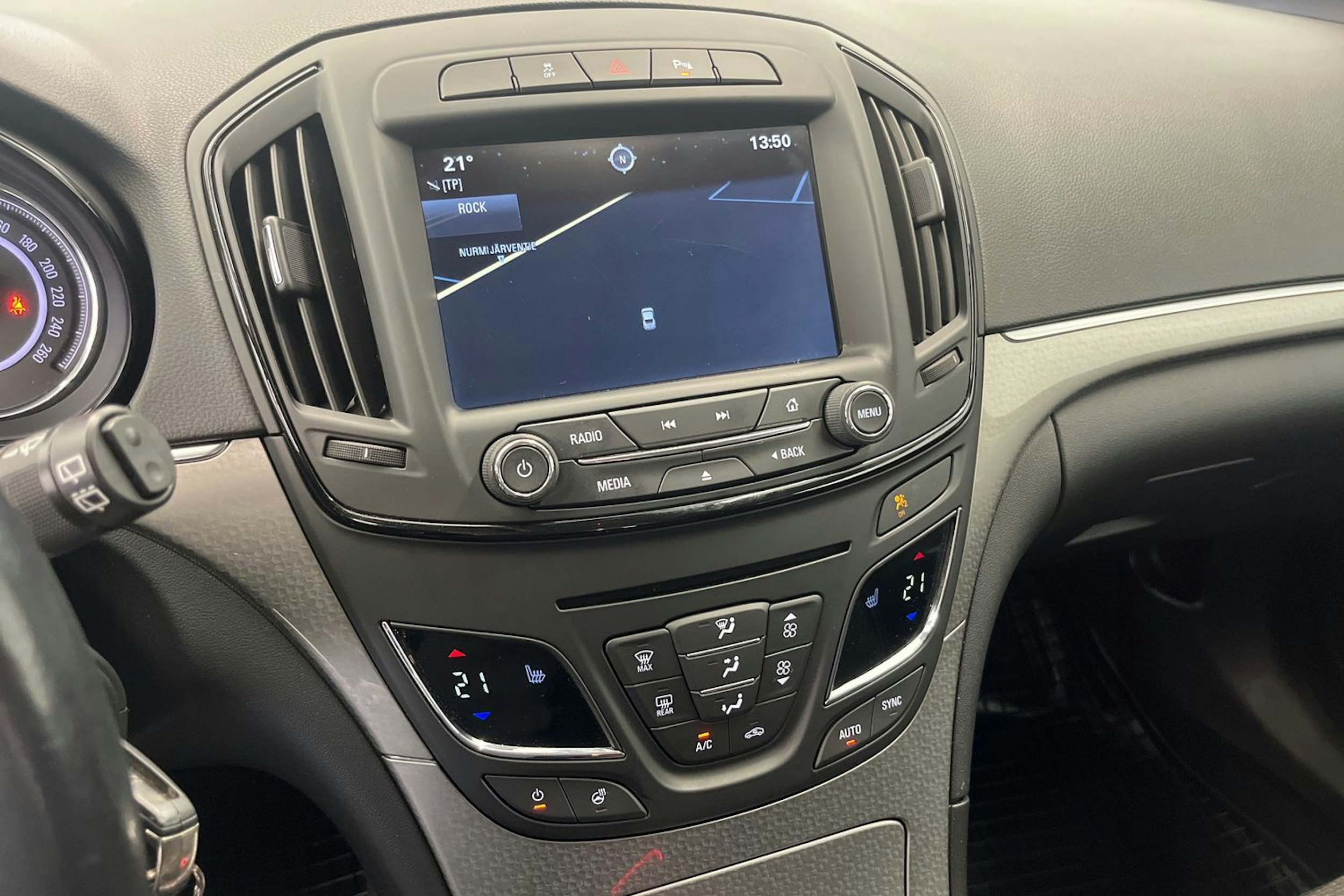 valkoinen Opel Insignia 2014 kuva 18.