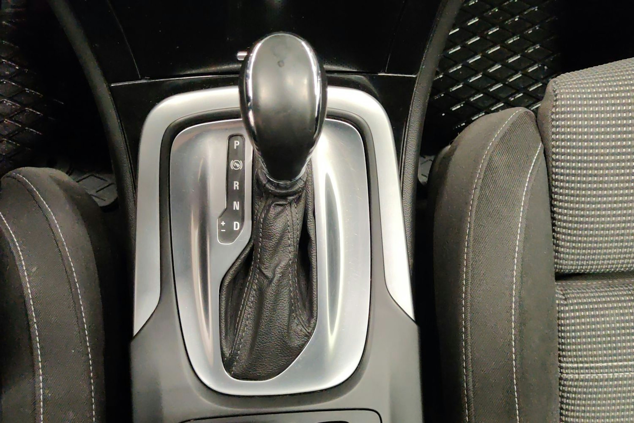 ruskea (beige) Opel Insignia 2014 kuva 16.