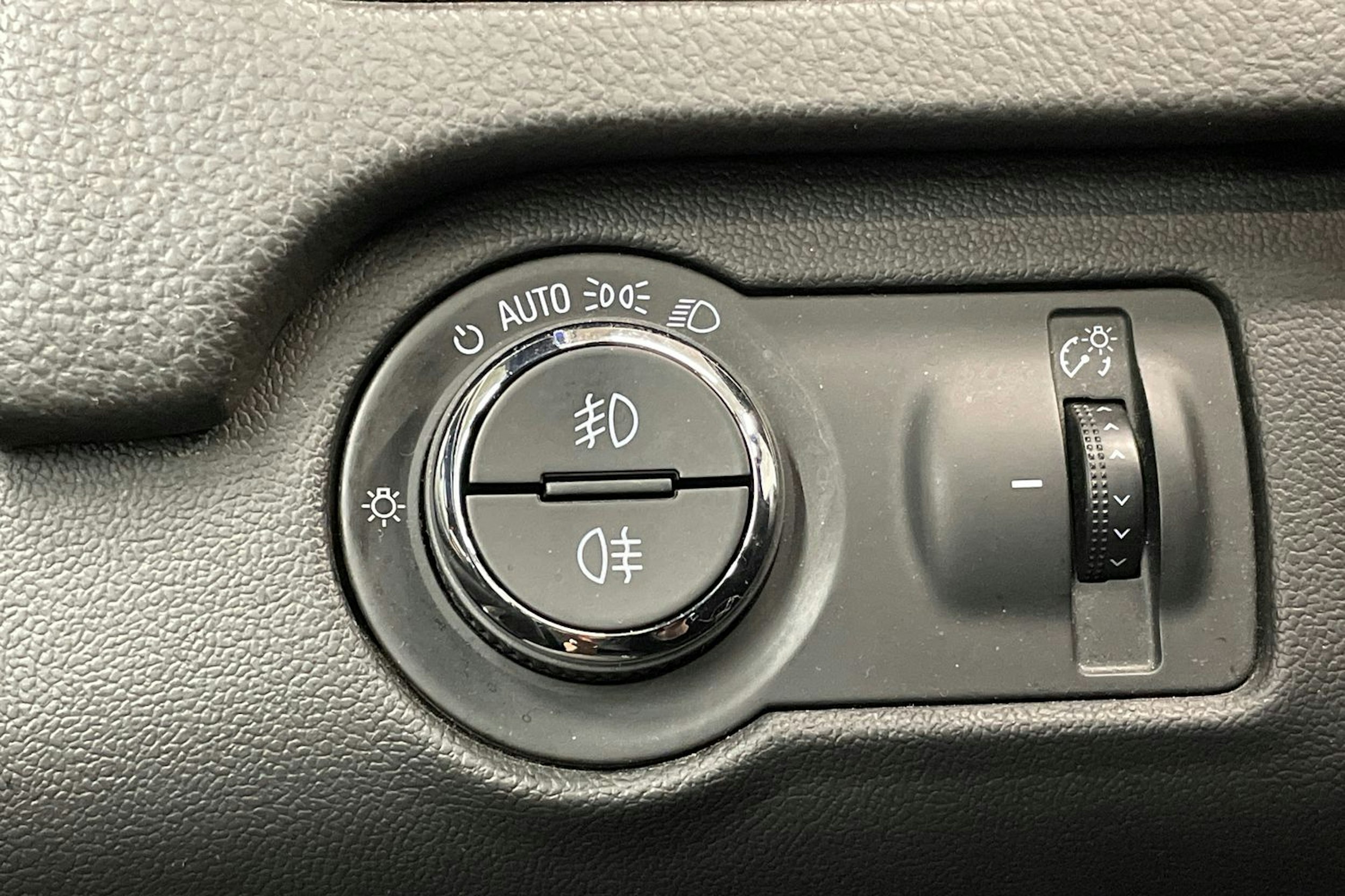 ruskea (beige) Opel Insignia 2014 kuva 45.