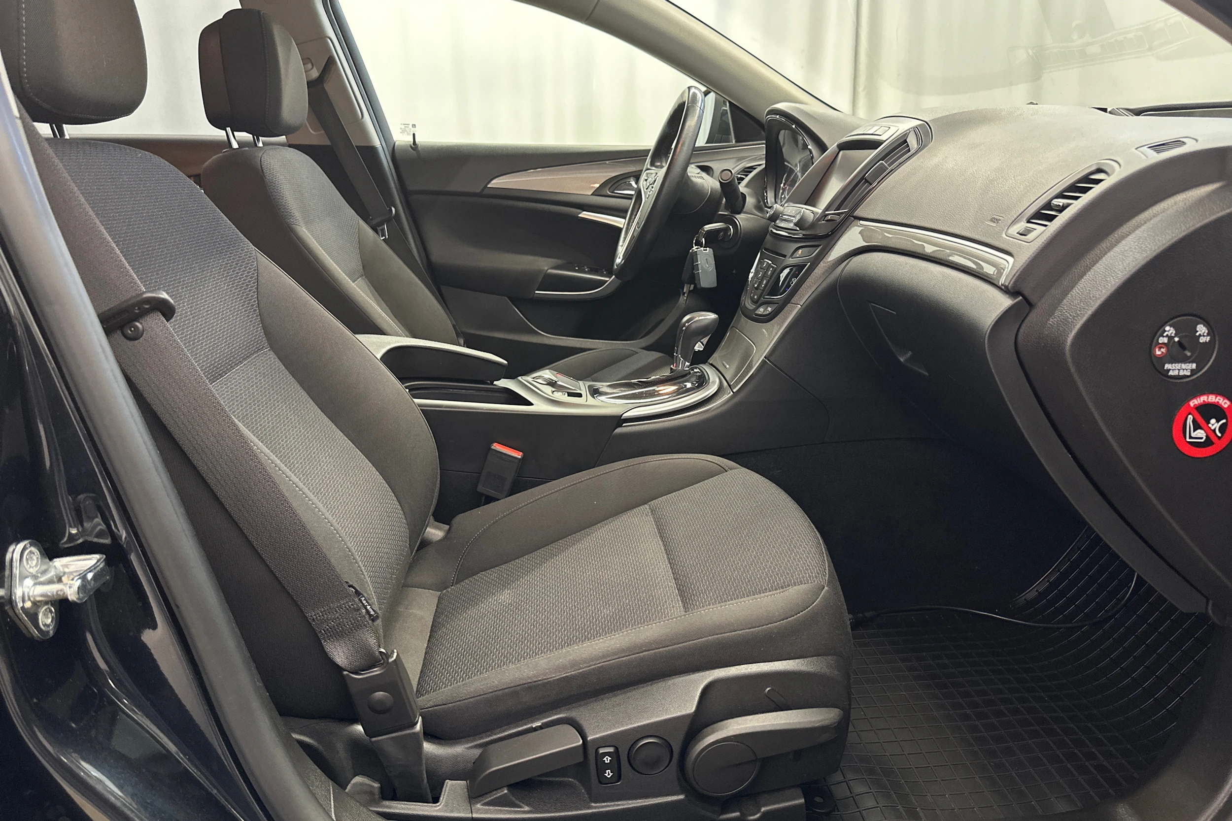 musta Opel Insignia 2014 kuva 13.