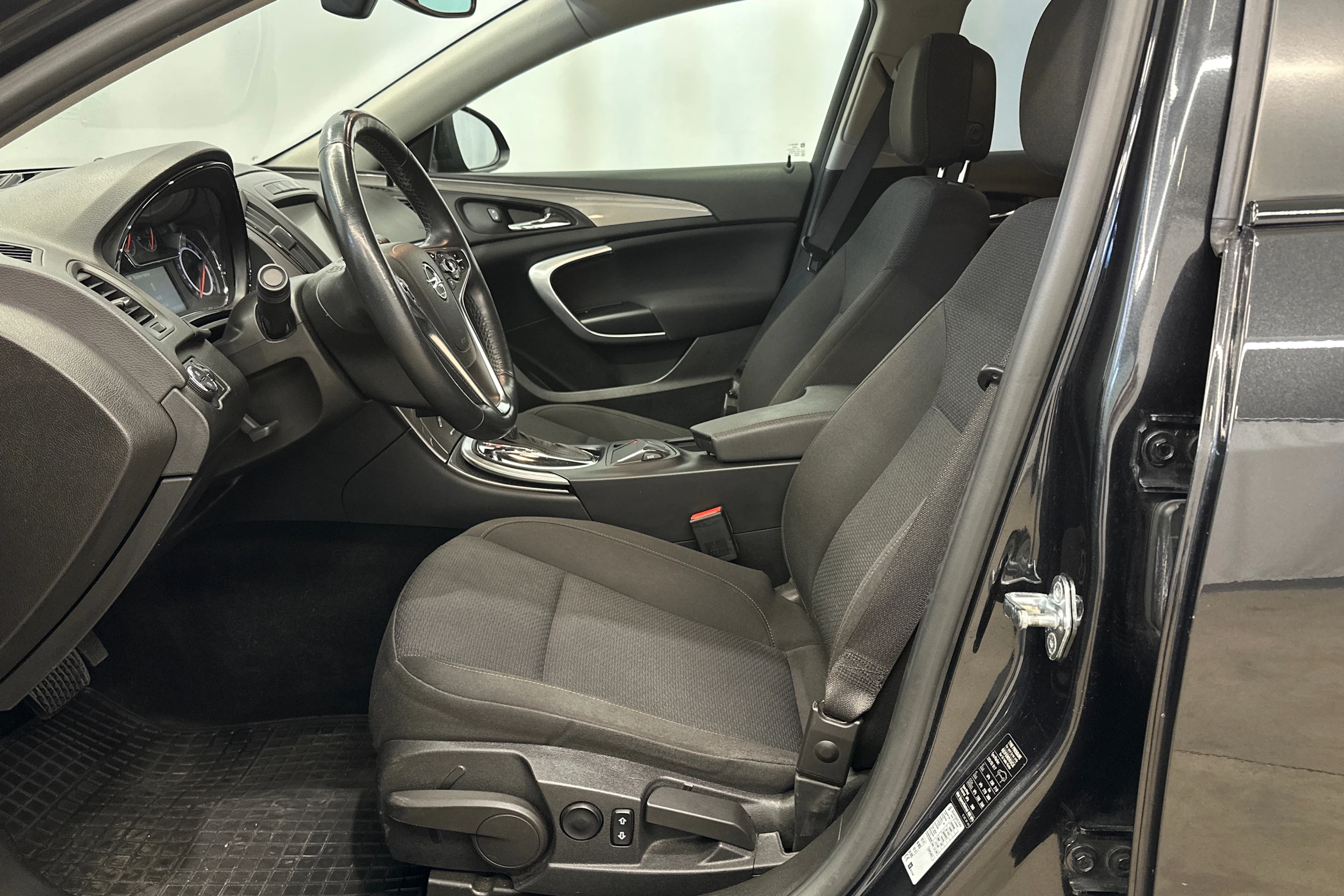 musta Opel Insignia 2014 kuva 17.