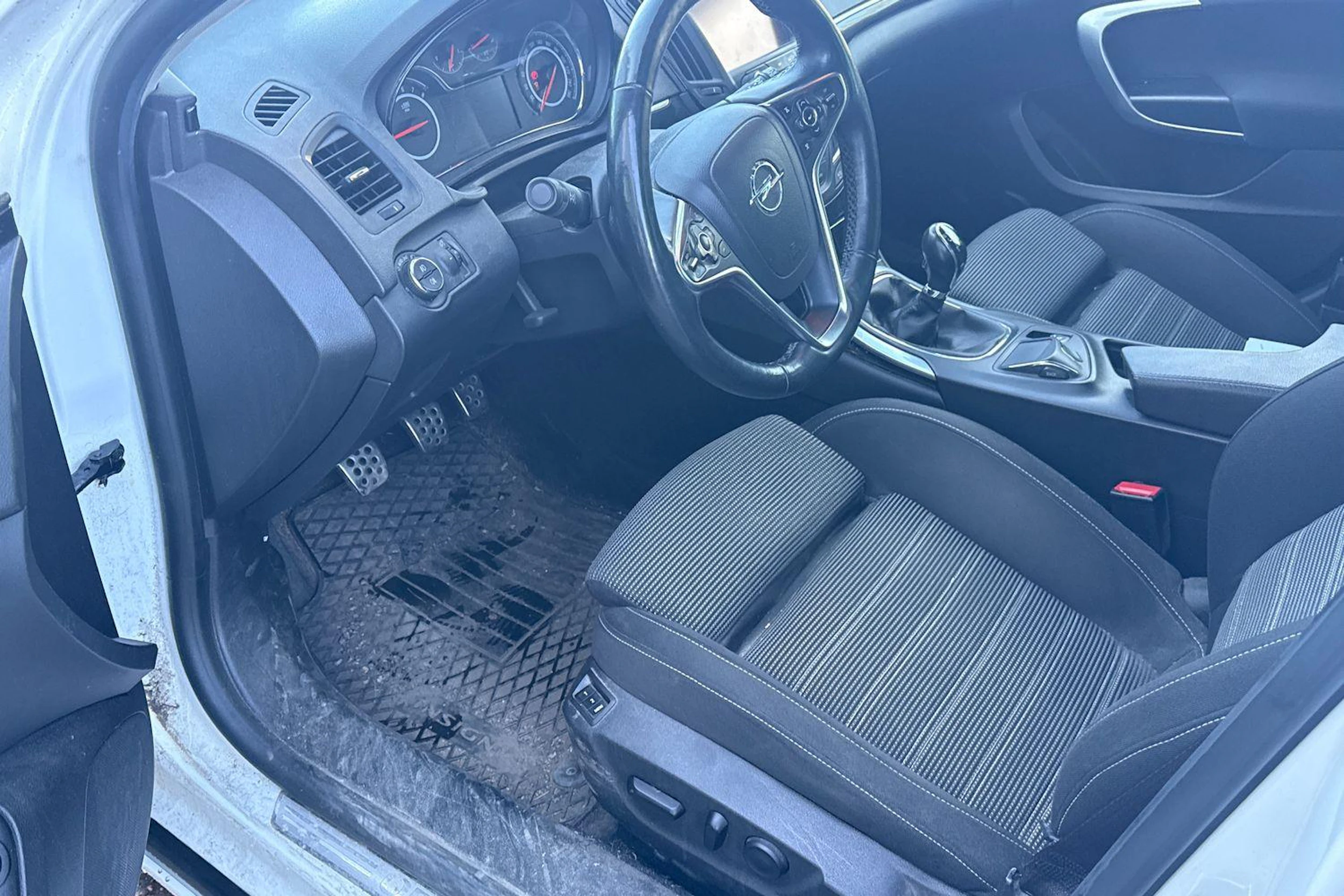 Valkoinen Opel Insignia 2015 kuva 3.