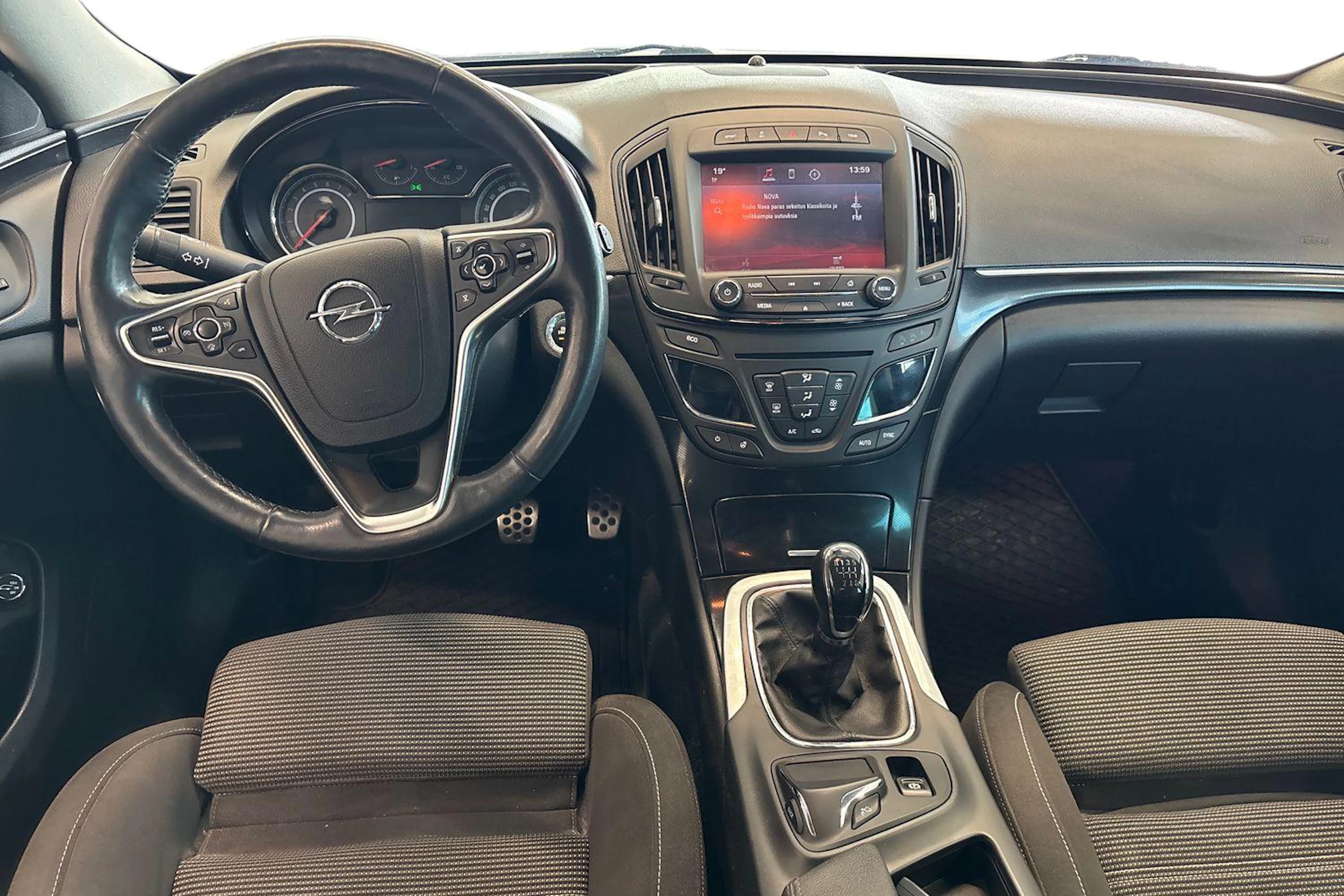 Valkoinen Opel Insignia 2015 kuva 9.