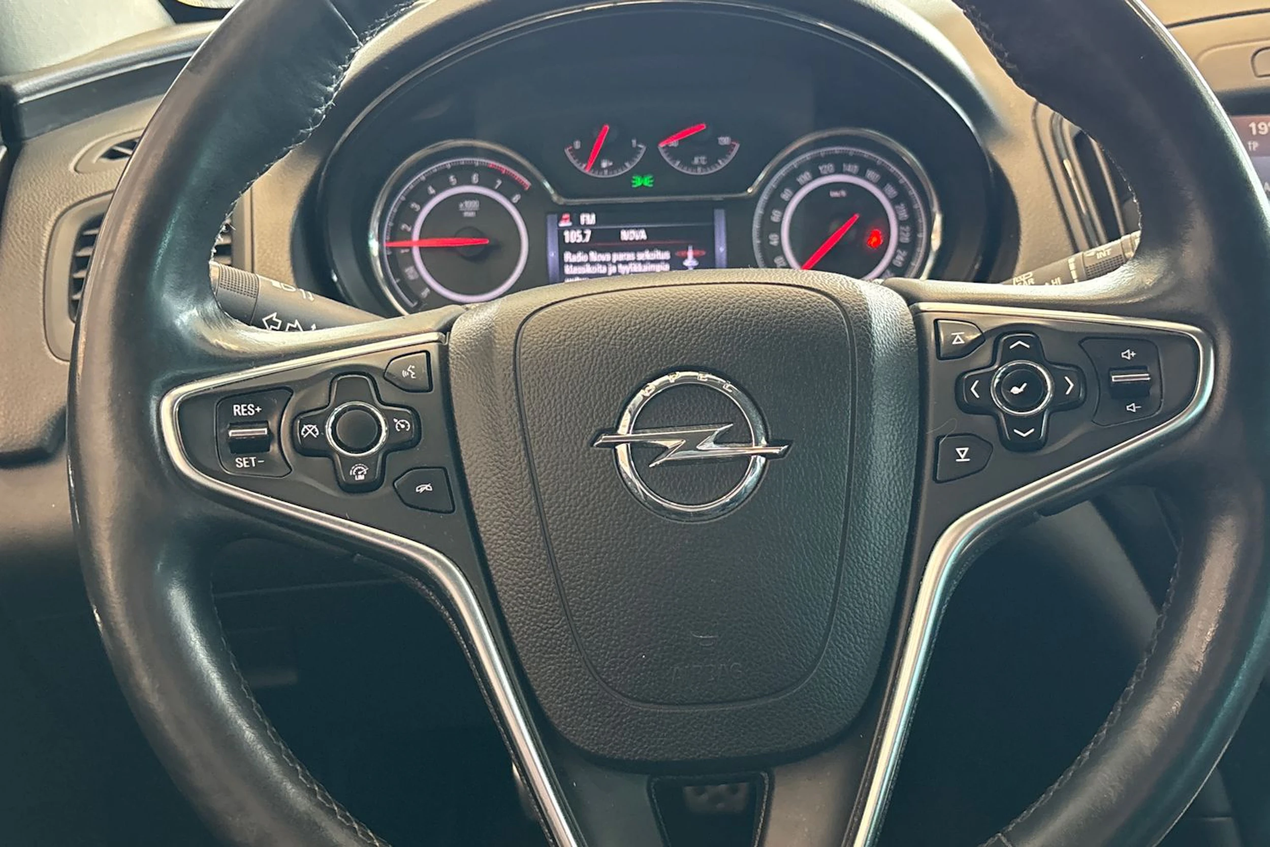 Valkoinen Opel Insignia 2015 kuva 15.