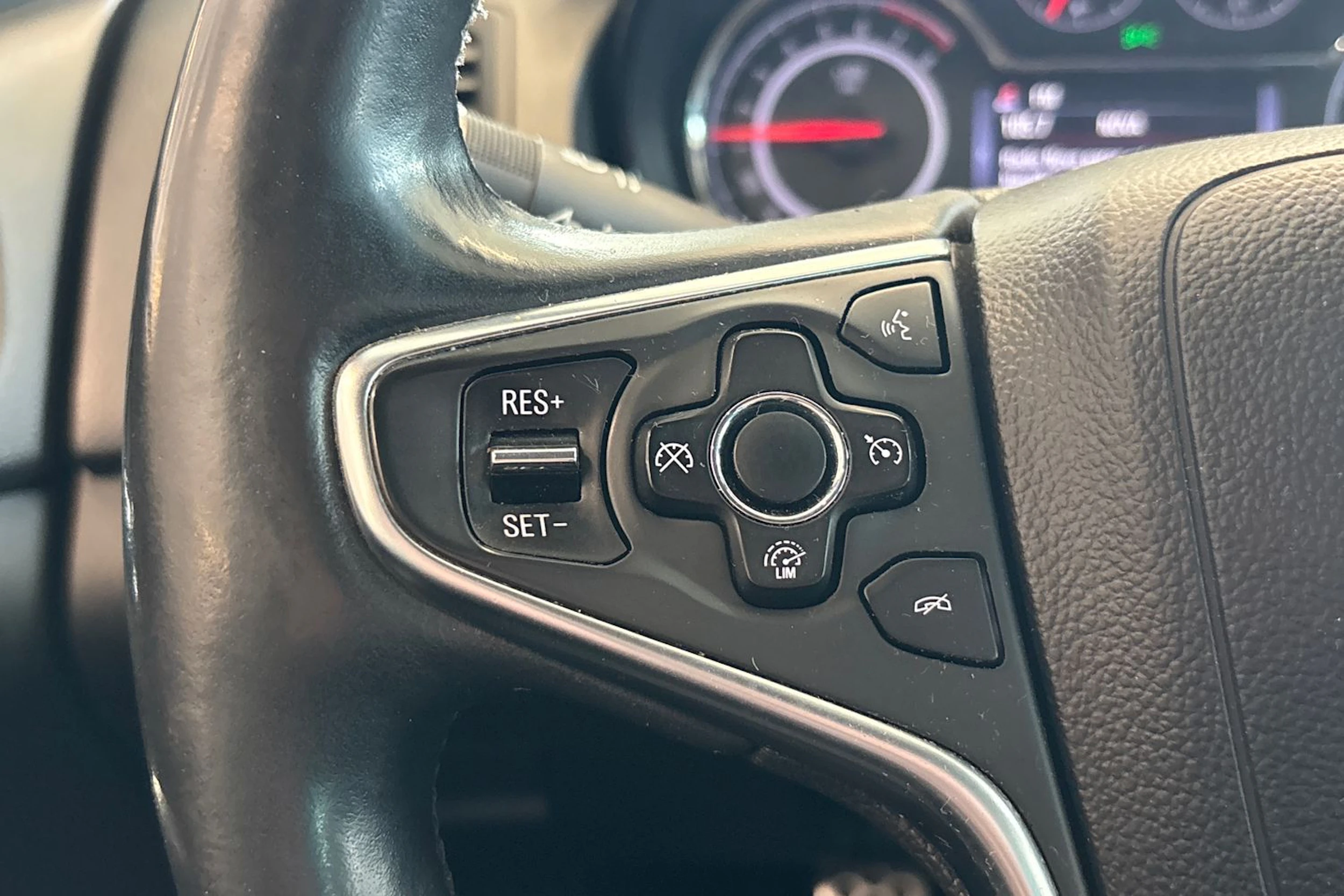 Valkoinen Opel Insignia 2015 kuva 16.