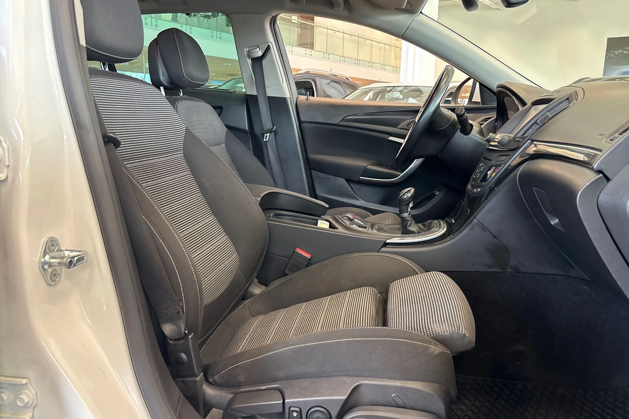 Valkoinen Opel Insignia 2015 kuva 23.