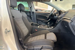Valkoinen Opel Insignia 2015 kuva 23.