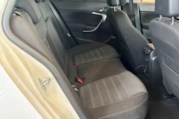 Valkoinen Opel Insignia 2015 kuva 24.