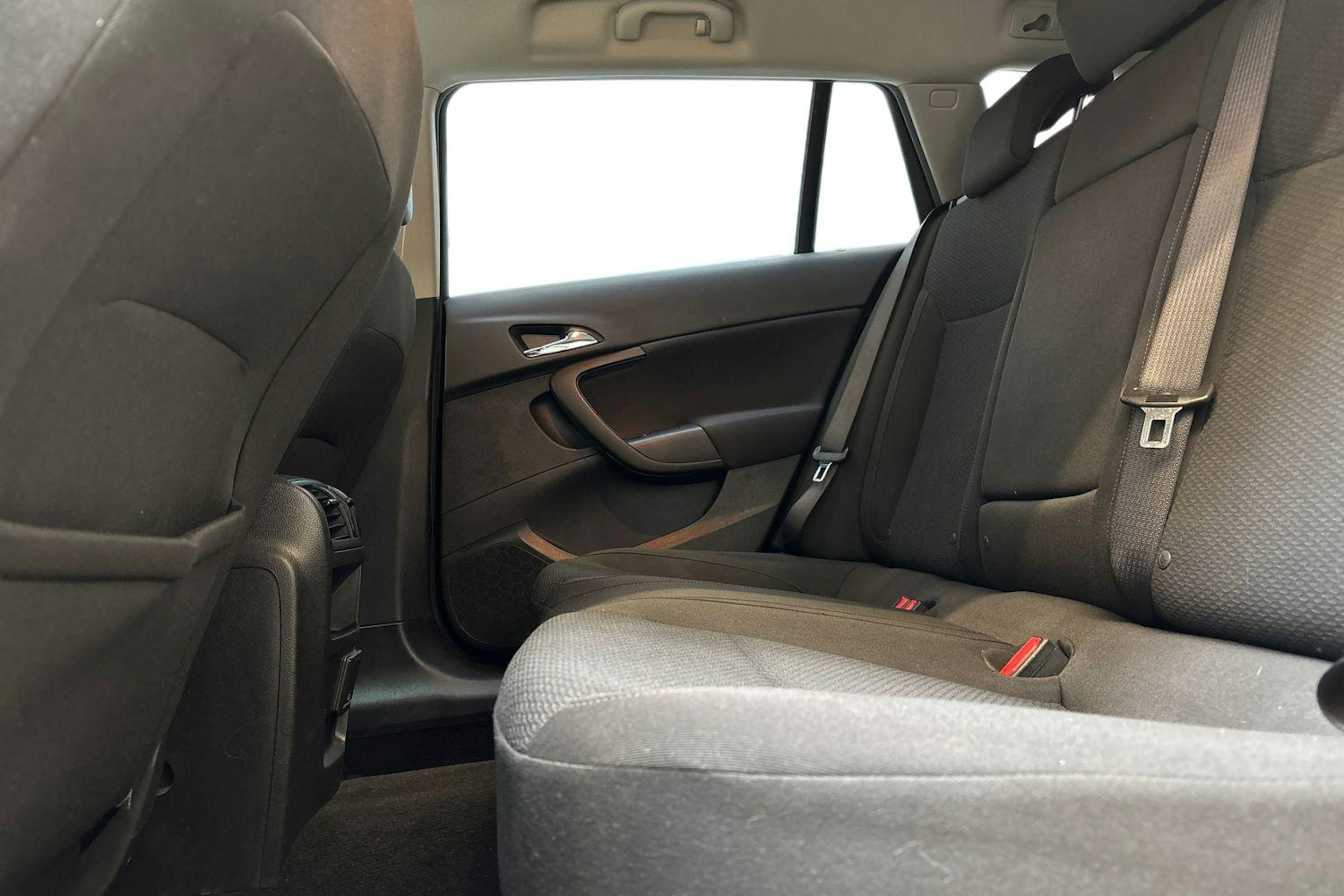 valkoinen Opel Insignia 2015 kuva 8.