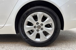 valkoinen Opel Insignia 2015 kuva 9.