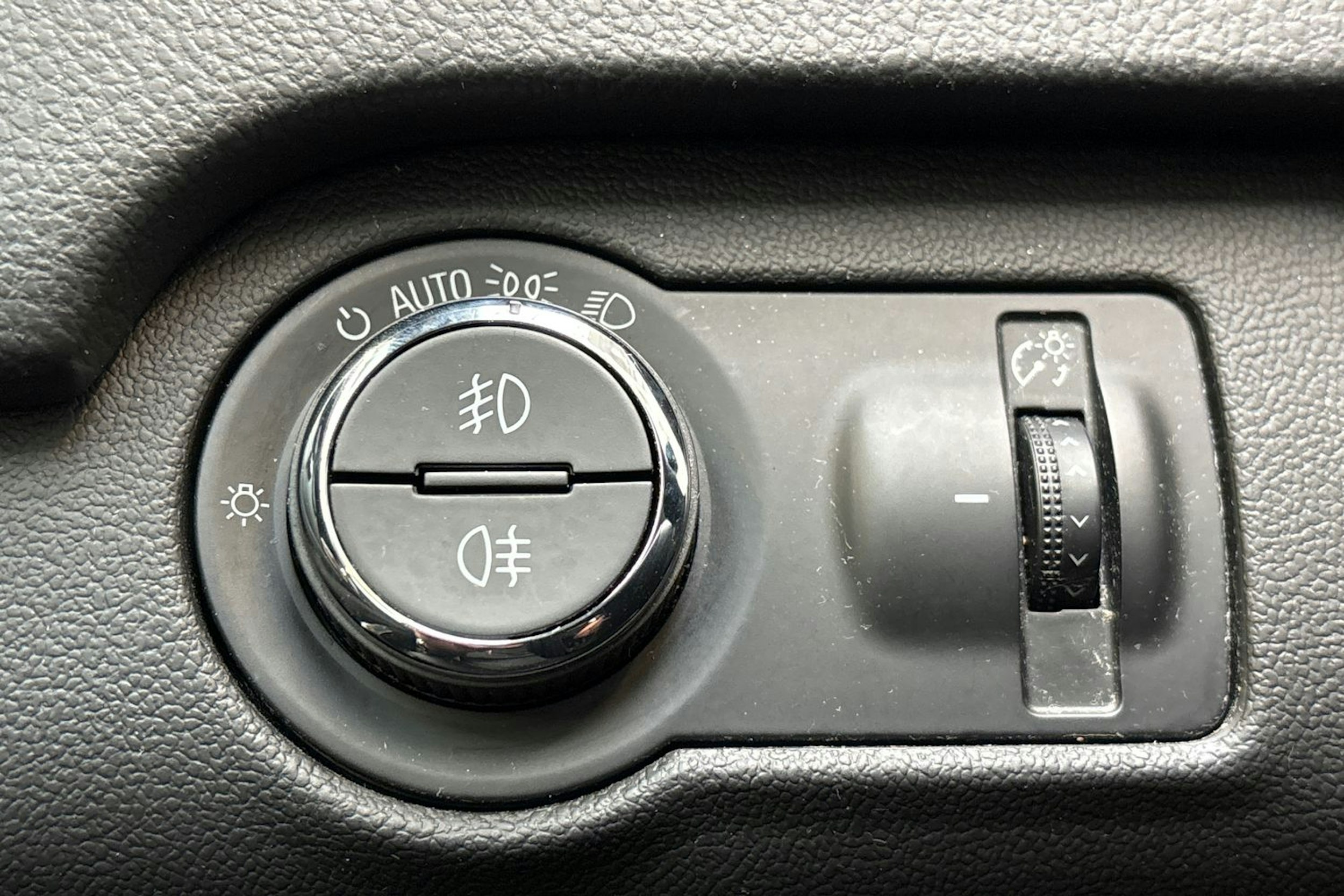 valkoinen Opel Insignia 2015 kuva 14.