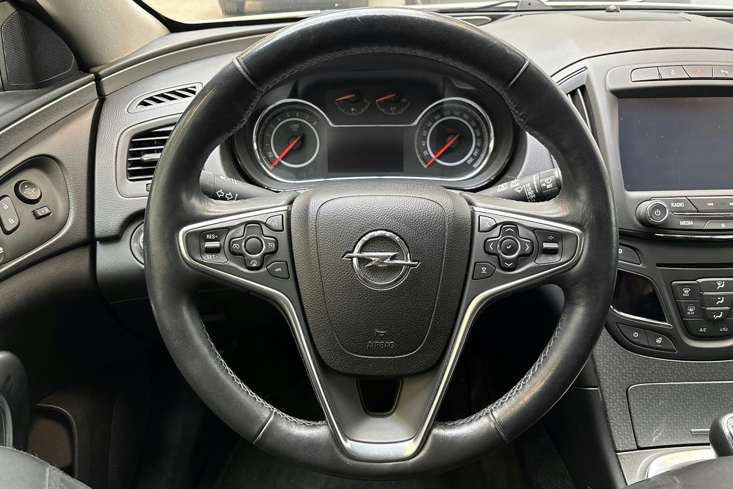 valkoinen Opel Insignia 2015 kuva 15.