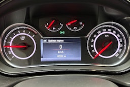 valkoinen Opel Insignia 2015 kuva 16.