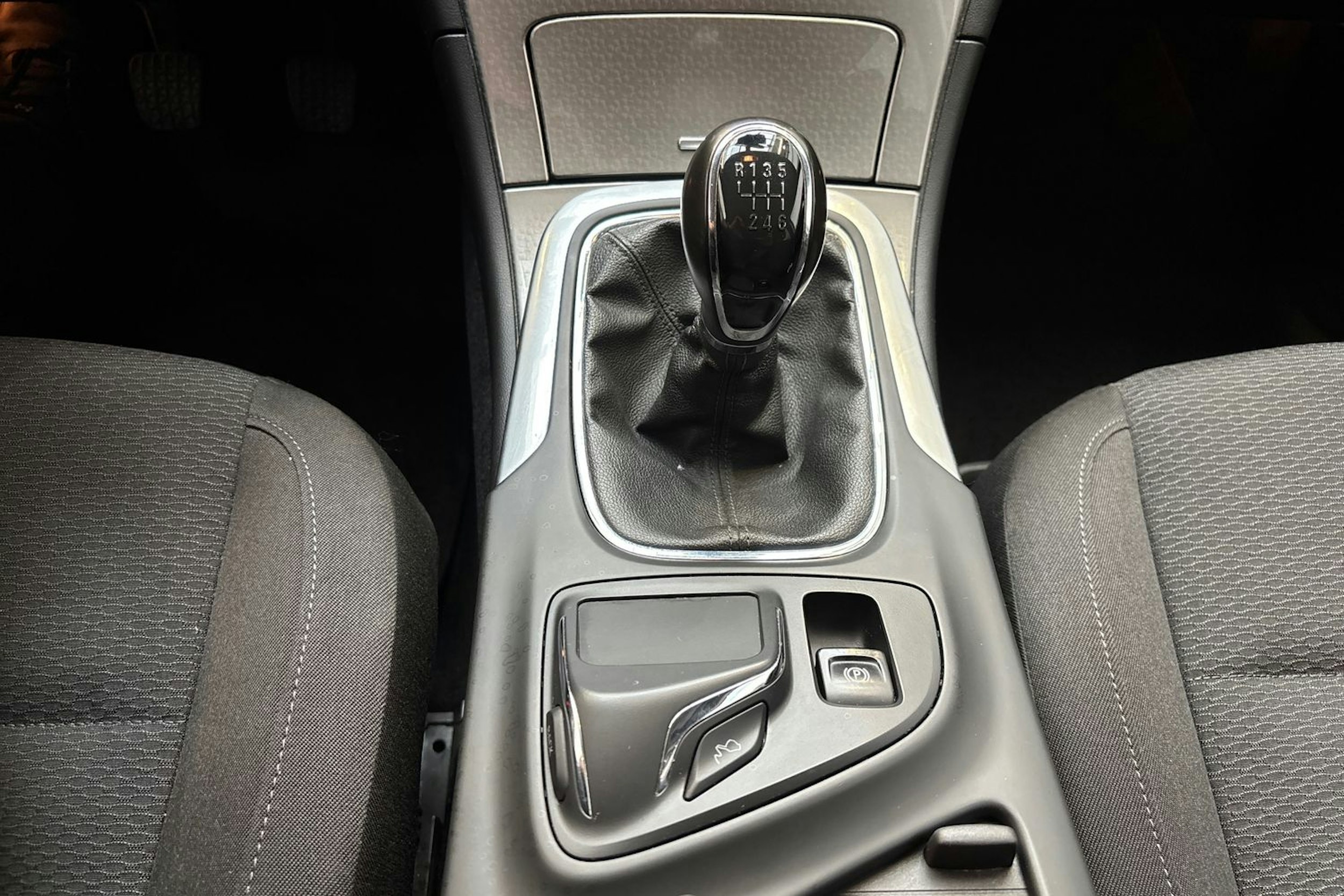 valkoinen Opel Insignia 2015 kuva 22.