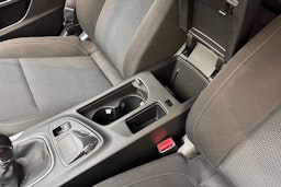 valkoinen Opel Insignia 2015 kuva 23.