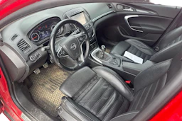 punainen Opel Insignia 2015 kuva 3.