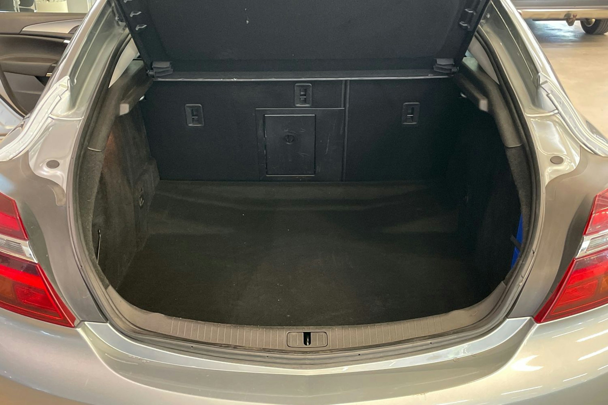 Harmaa Opel Insignia 2015 kuva 14.