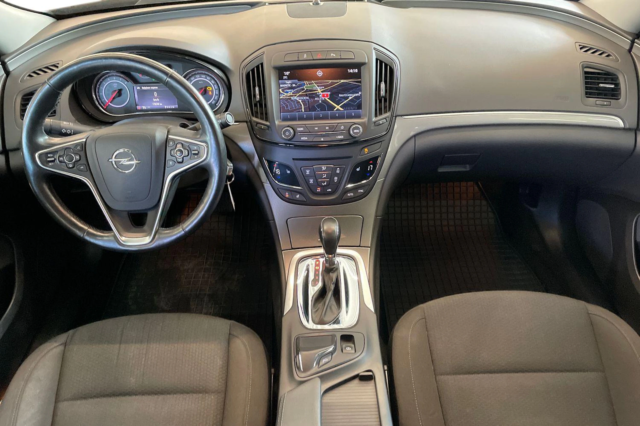 ruskea (beige) Opel Insignia 2015 kuva 9.