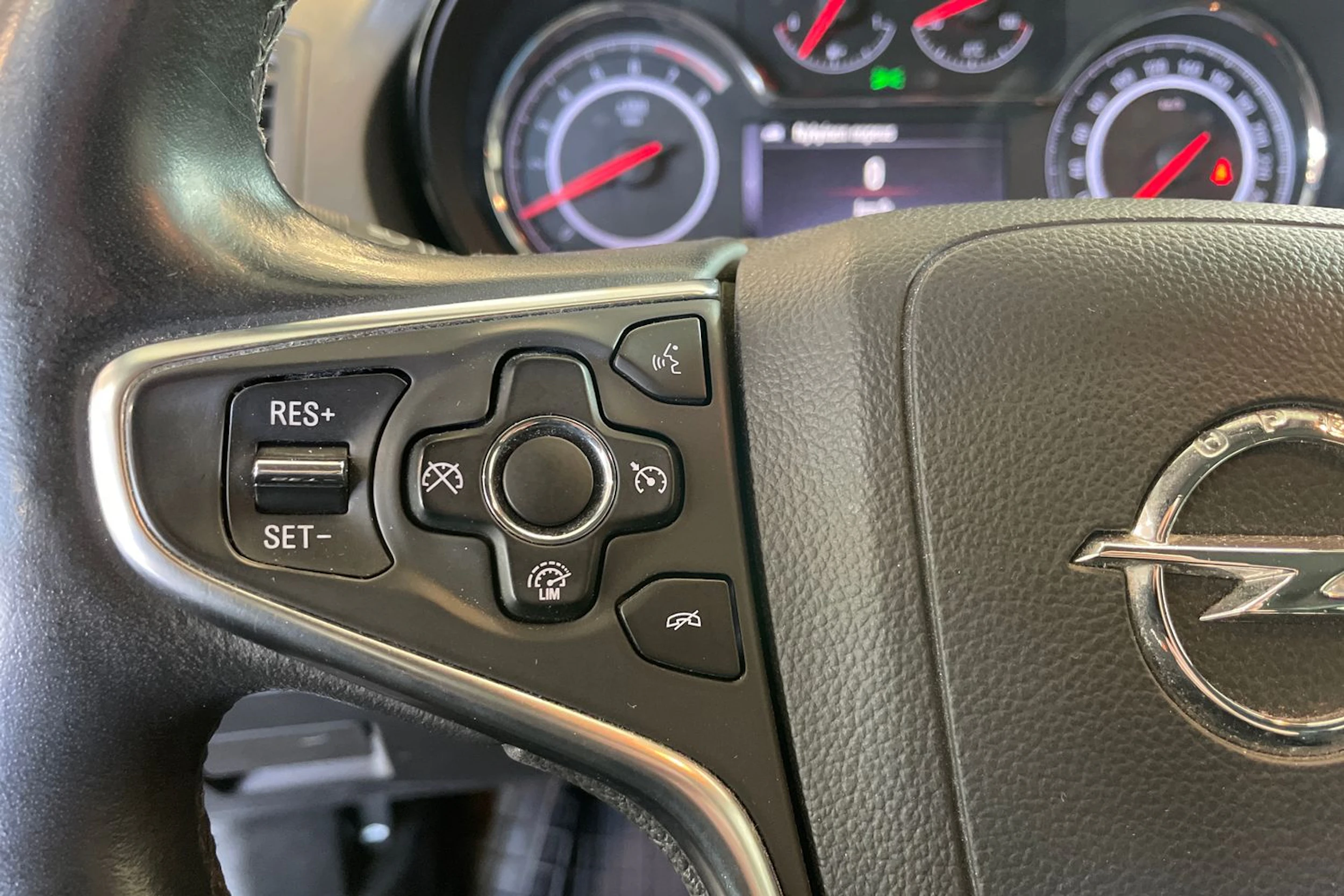 ruskea (beige) Opel Insignia 2015 kuva 18.
