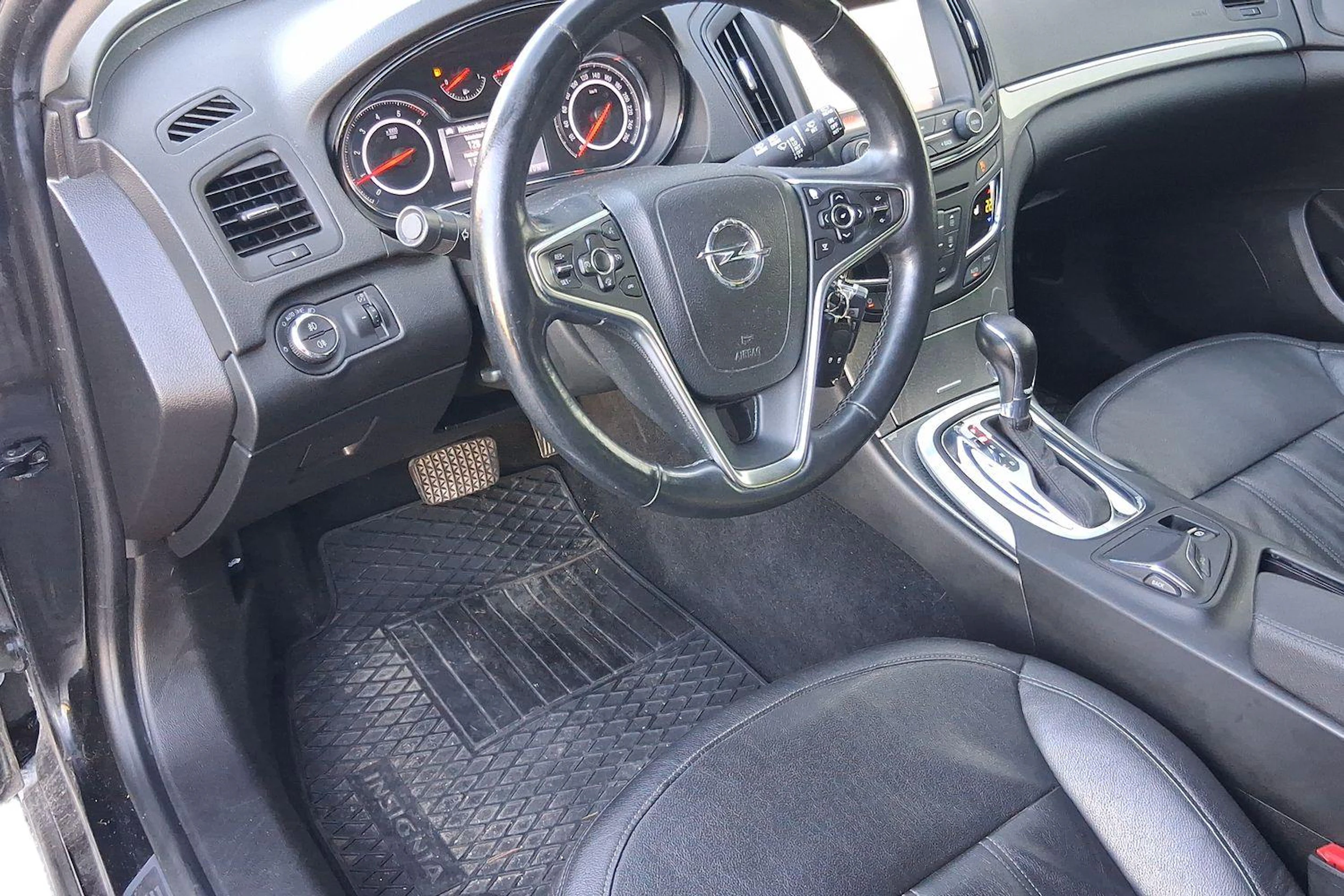 musta Opel Insignia 2016 kuva 3.